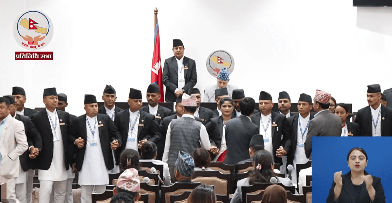 प्रतिनिधि सभा बैठक १५ मिनेटका लागि स्थगित