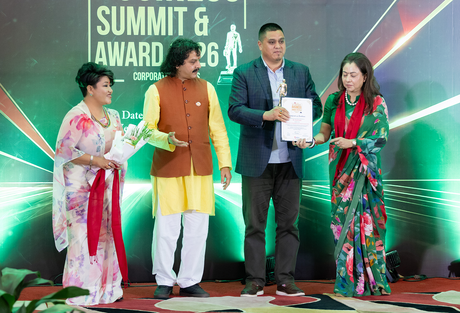 होलिडे ट्रिप नेपाल टुर्सका कार्कीलाई ‘कर्पोरेट युथ आइकन इन हस्पिटालिटी एण्ड टुरिजम अवार्ड’