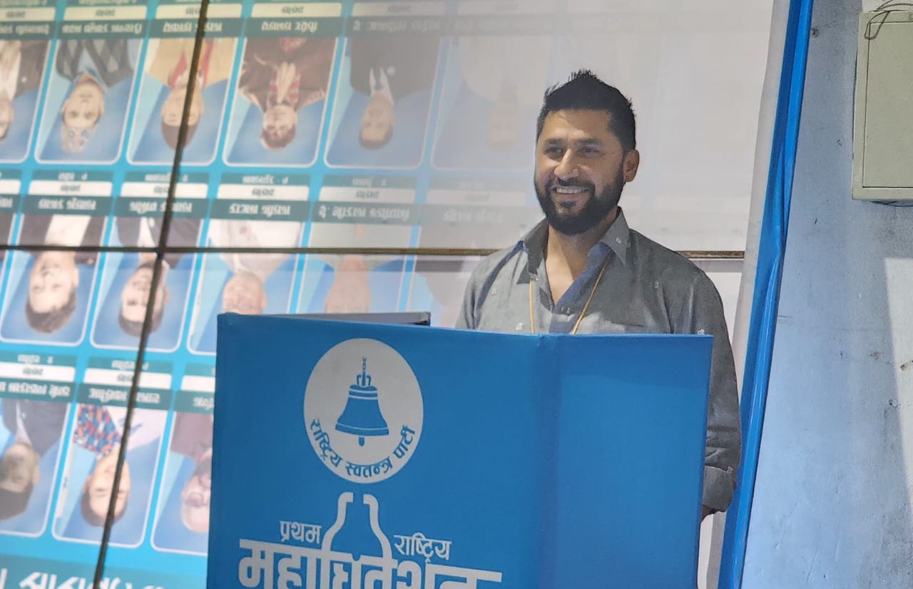रास्वपा महाधिवेशनमा सभापति लामिछानेले गरे मतदान