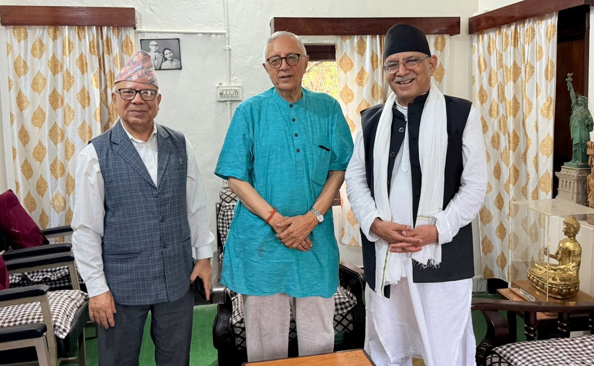 प्रचण्ड र माधव नेपाल पुगे कोइरालानिवास