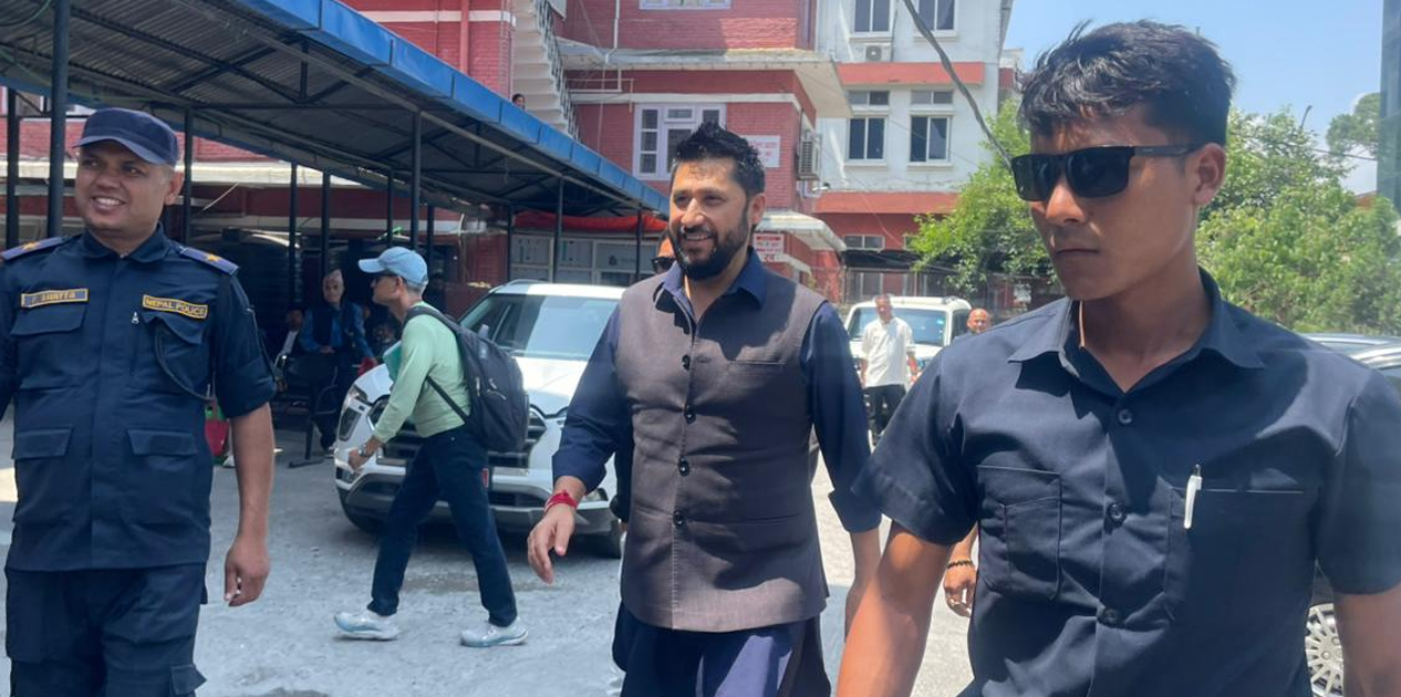 रवि लामिछाने काठमाडौंं जिल्ला अदालतमा उपस्थित