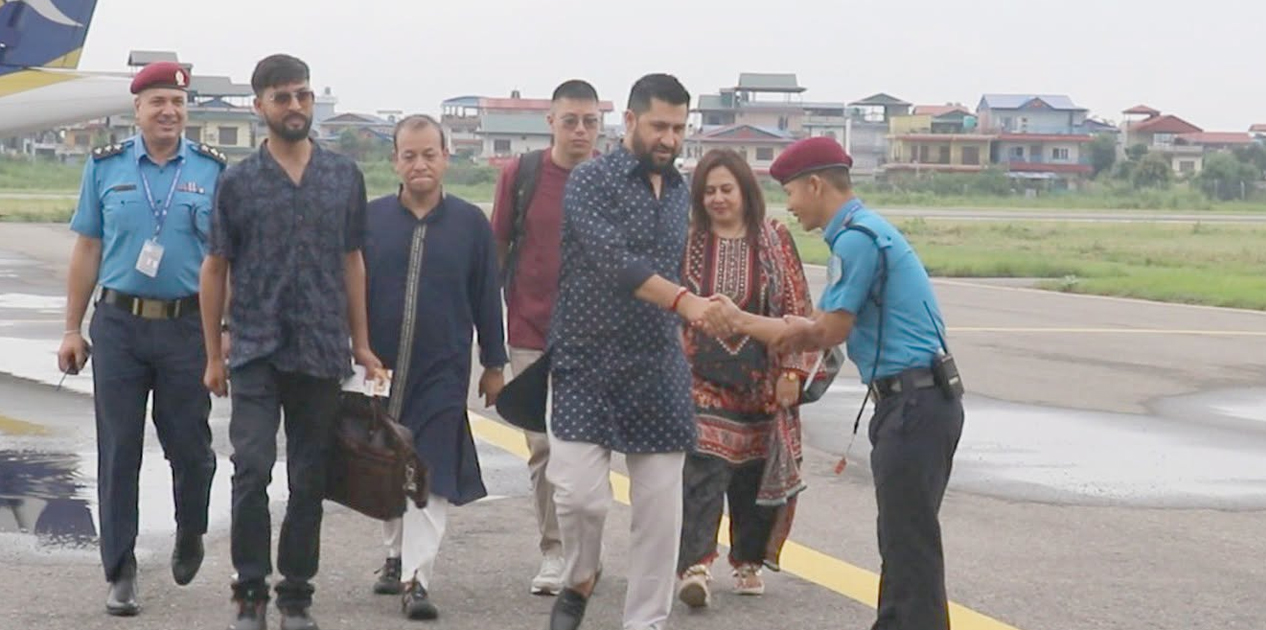चितवन पुगे रास्वपा सभापति लामिछाने