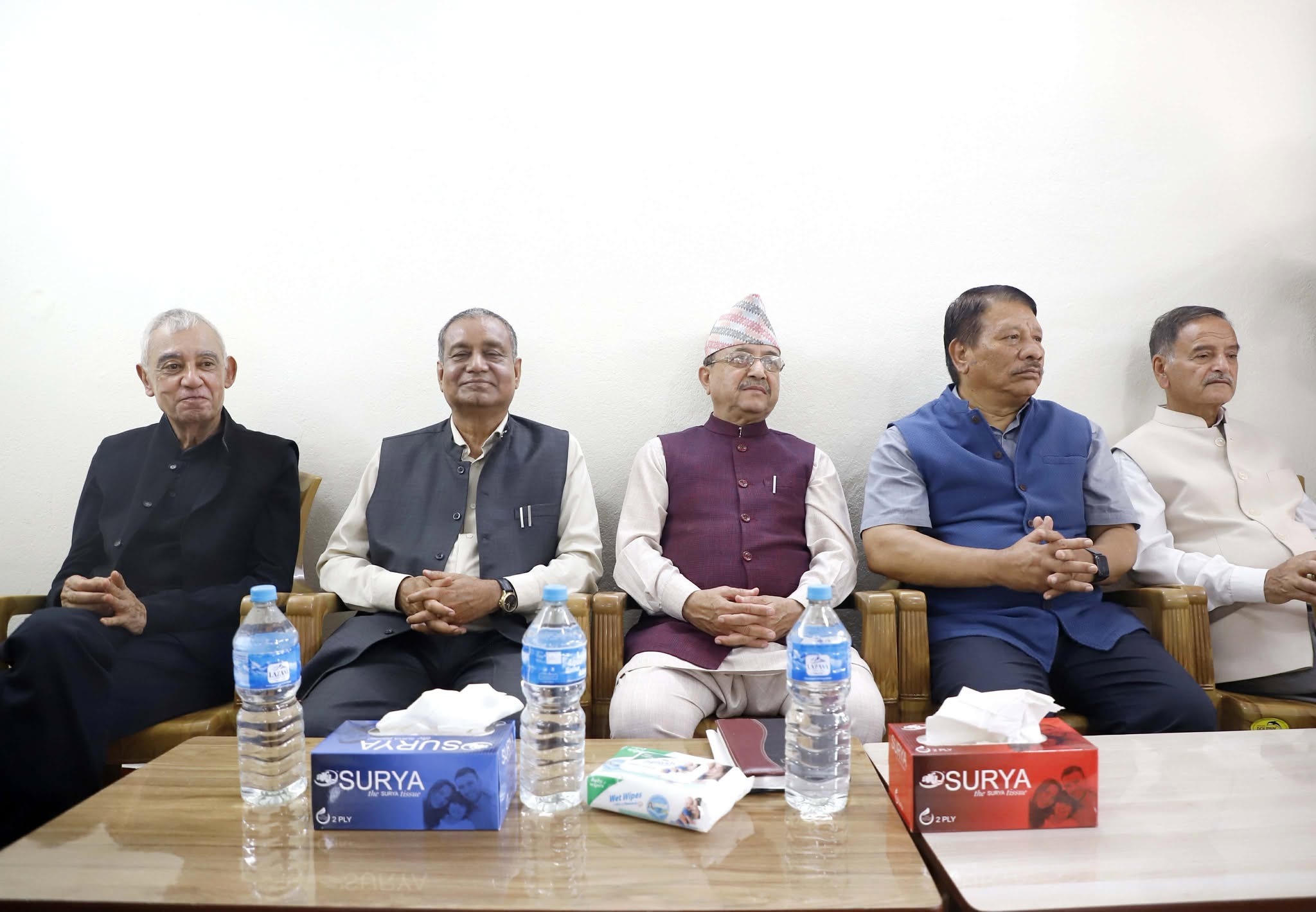 चुनदेवीमा कांग्रेसको इतर पक्षको बैठक जारी