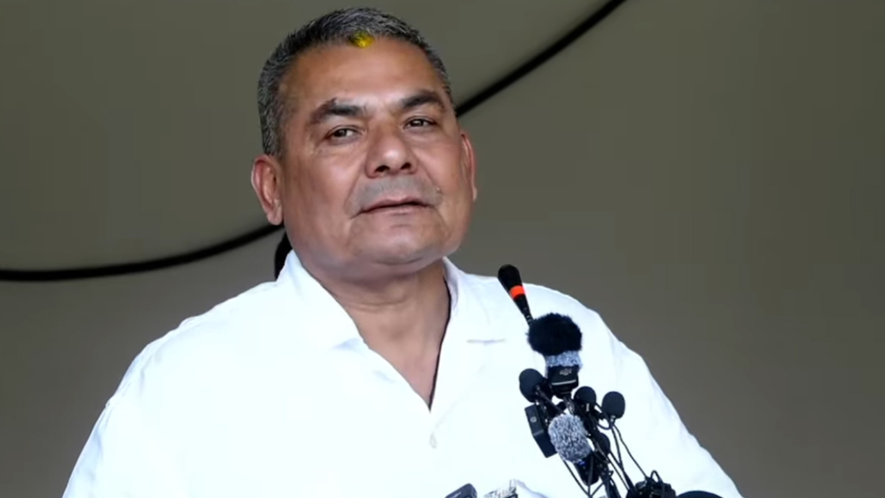 दुर्गा प्रसाईको प्रश्न- ‘बच्चा पढाउन सबैले गणेश नेपाली नै हुनुपर्ने हो त ?