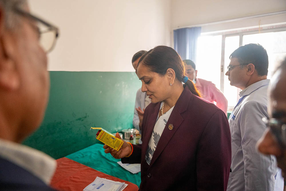 आयुर्वेद औषधिको उत्पादन बढाउन स्वास्थ्यमन्त्री मेहताको जोड, आयातमा निर्भरता घटाउनुपर्ने