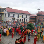 पशुपतिनाथमा बिहानैदेखि दर्शनार्थीको घुइँचो, चारै ढोका खुला
