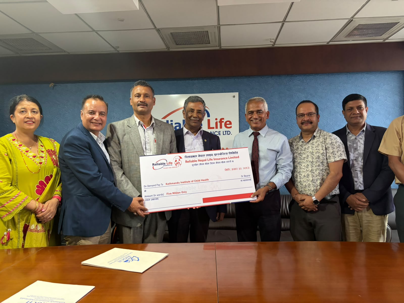 केआईओसीएच अस्पताललाई रिलायबल नेपाल लाइफ इन्स्योरेन्सको ५० लाख रुपैयाँ आर्थिक सहयोग