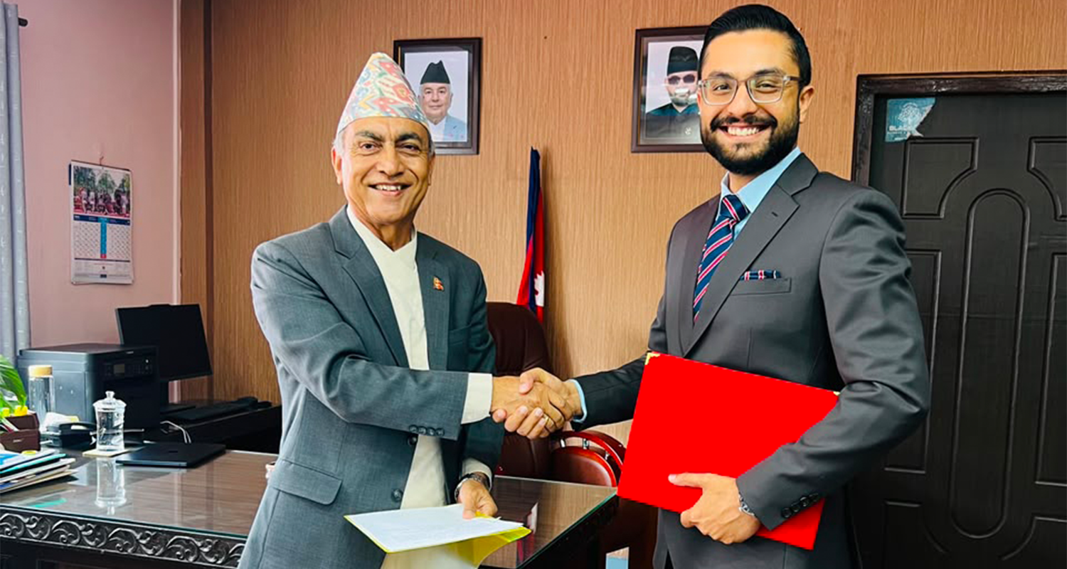 त्रिवि सेवा आयोगका अध्यक्ष किशोर थापाले लिए शपथ