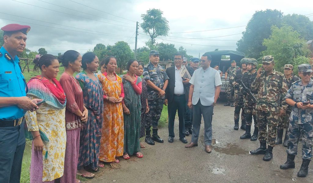 निकुञ्जभित्र च्याउ टिप्न जाँदा सम्पर्कविहीन भएका १४ महिला परिवारको सम्पर्कमा आए