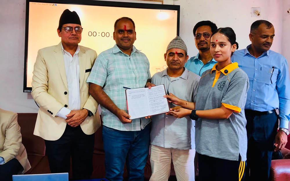 सुर्खेतमा शिक्षा संवादः व्यवहारिक शिक्षामा जोड दिन सुझाव