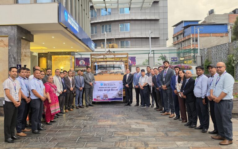 नेपाल एसबिआई बैंकद्वारा भोटेकोशी बाढी प्रभावित समुदायलाई राहत सहयोग