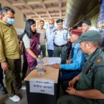 अस्पतालमा भेटिएका परिवार गुमाएका व्यक्ति र घाइतेको पुनःस्थापना गराउन अधिकारीहरुलाई कार्यवाहक प्रमुख डंगोलको निर्देशन