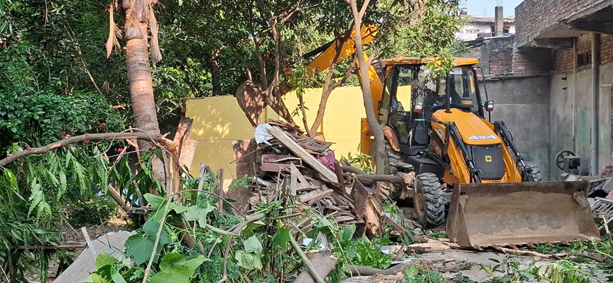 जनकपुरमा गुठीको अतिक्रमित जग्गामा चल्यो डोजर