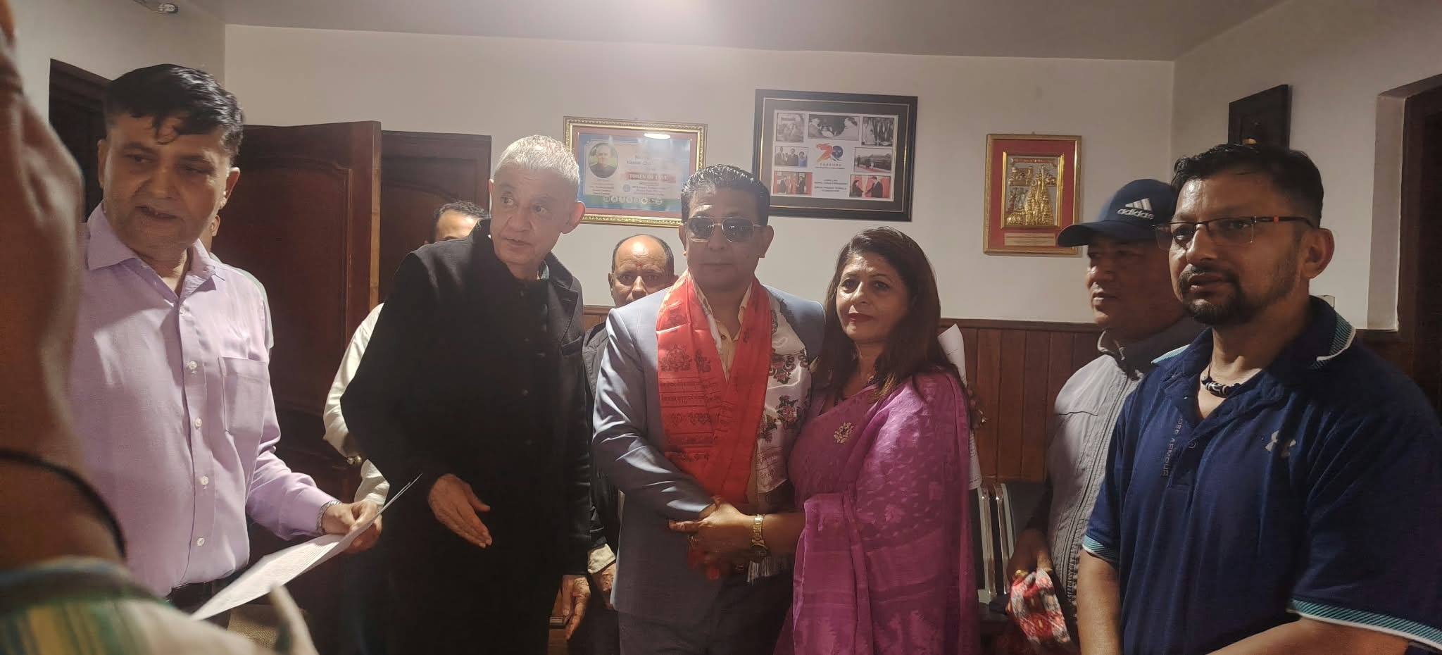 दीपक मनाङे कांग्रेसको देउवा समूहमा प्रवेश