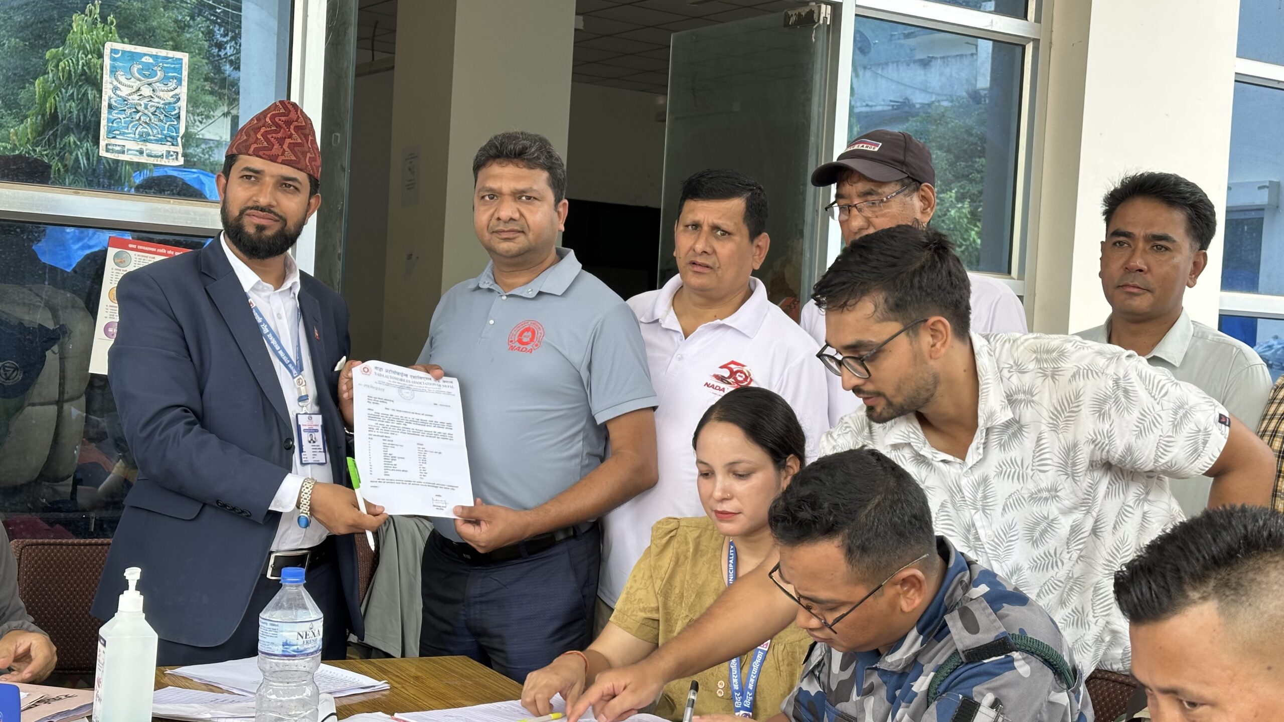 नाडाद्वारा बाढीपीडितका लागि राहत सामग्री हस्तान्तरण