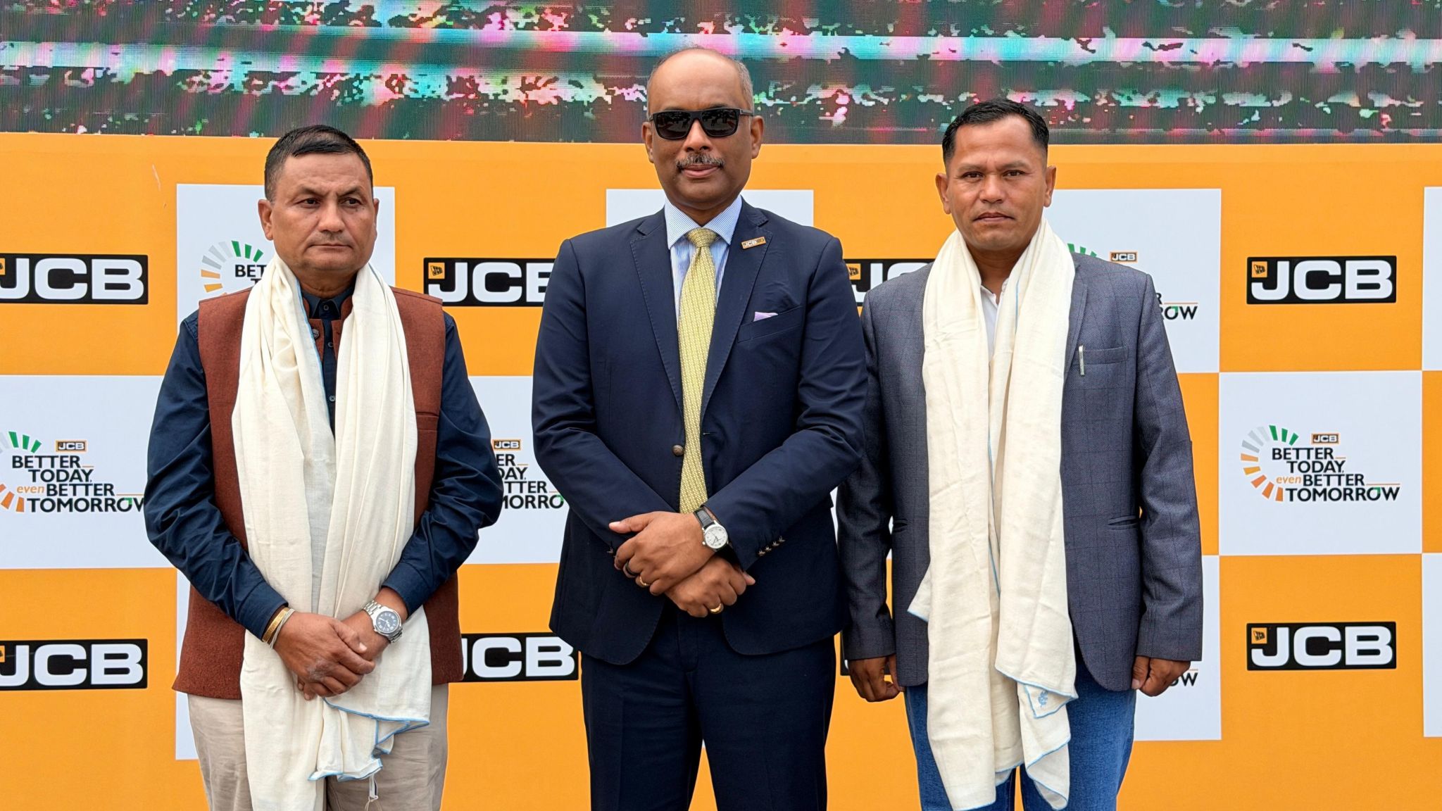 जेसिबी इन्डियाले गर्‍यो भोटेकोशी बाढी उद्धारमा खटिएका दुई नेपाली ग्राहकको सम्मान