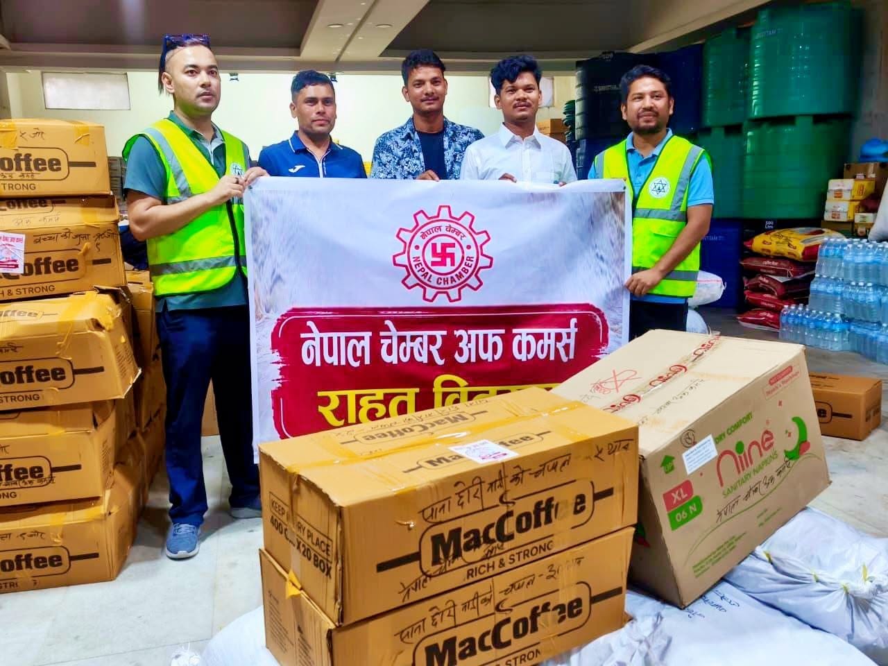 रसुवाका प्रभावित परिवारका लागि चेम्बरको राहत सामग्री सहयोग