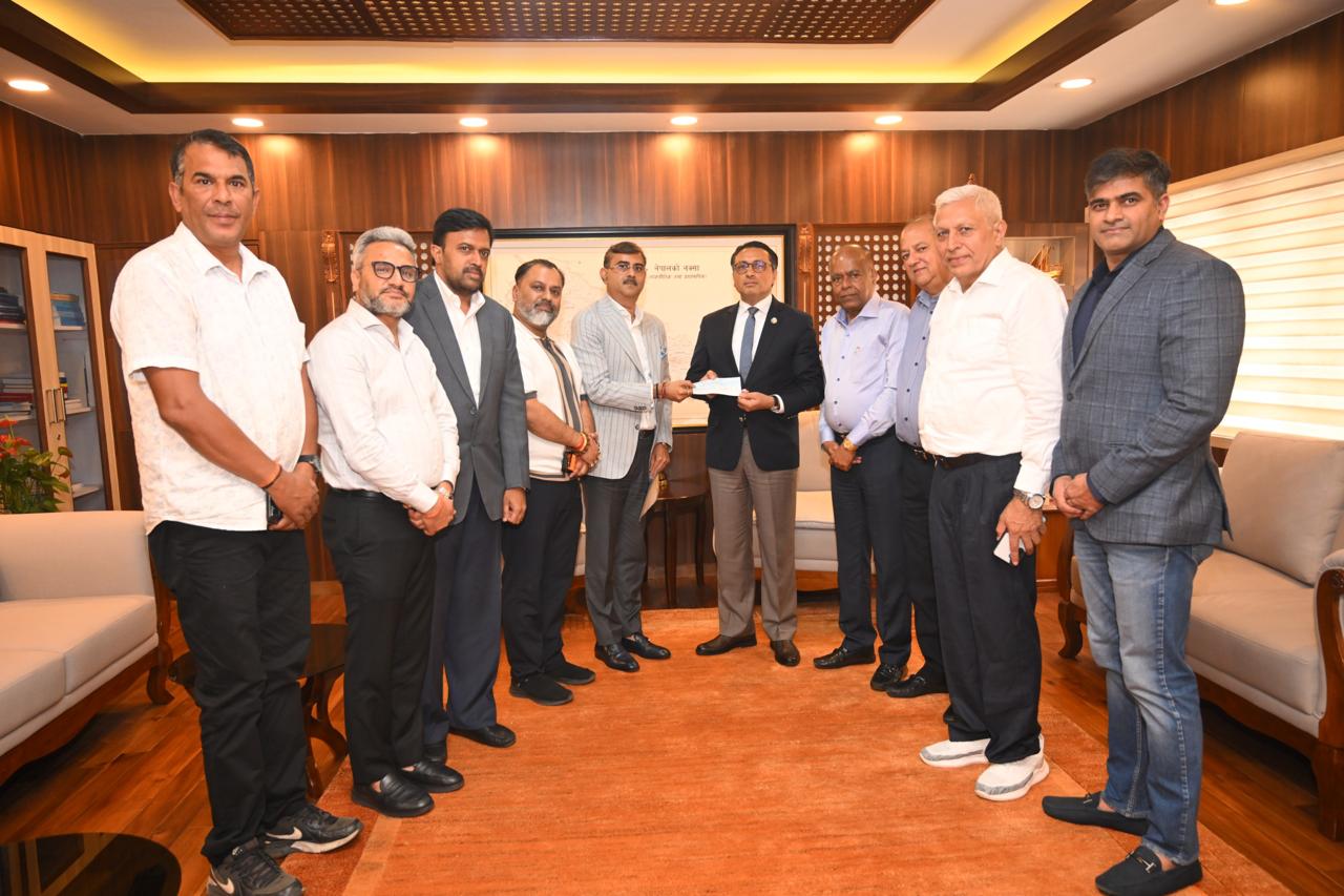 वनस्पति घ्यू तेल उत्पादक संघद्वारा प्रधानमन्त्री राहत कोषमा १ करोड १ लाख हस्तान्तरण