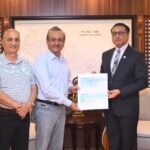 प्रधानमन्त्री दैवी प्रकोप उद्धार कोषमा रिद्धी सिद्धि र सौर्य सिमेन्टको एक करोड एक लाख सहयोग
