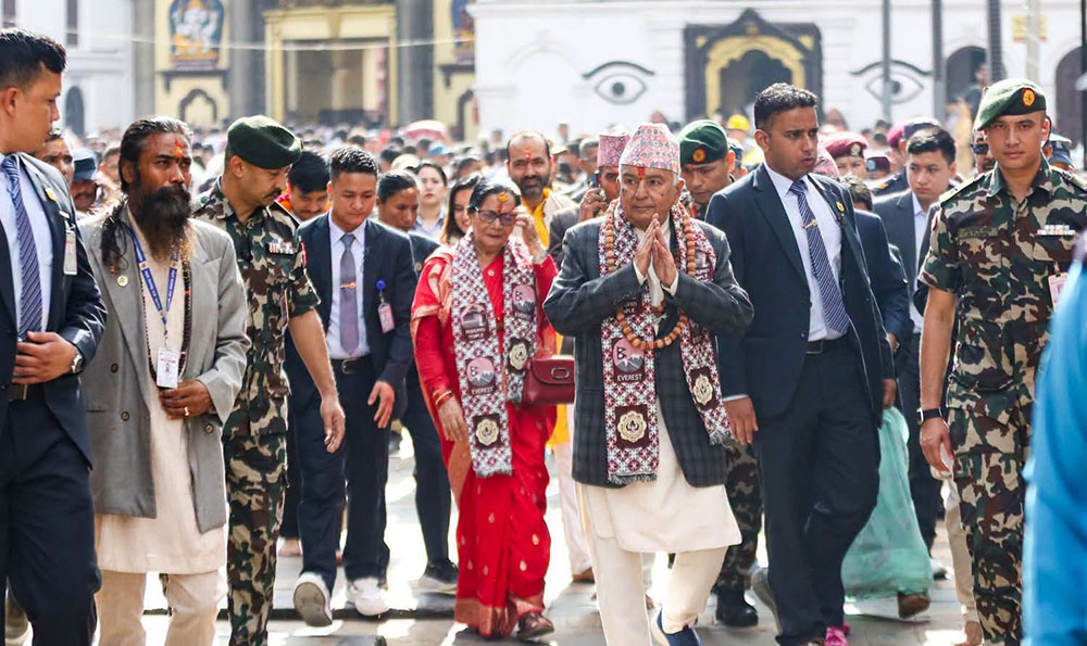 राष्ट्रपति पौडेलबाट पशुपतिनाथ मन्दिरमा पूजा आराधना