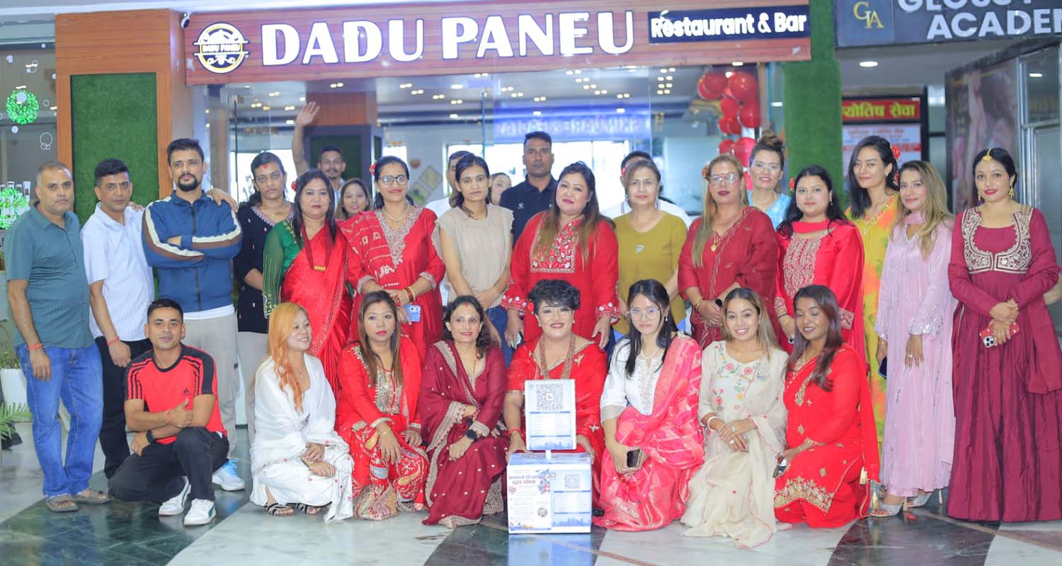 दु:खमा साथ दिऔँ, खुसीमा एक–अर्कासँग रमाऔँ : काठमाडौं मल व्यवसायीको तीज (फोटो फिचर)