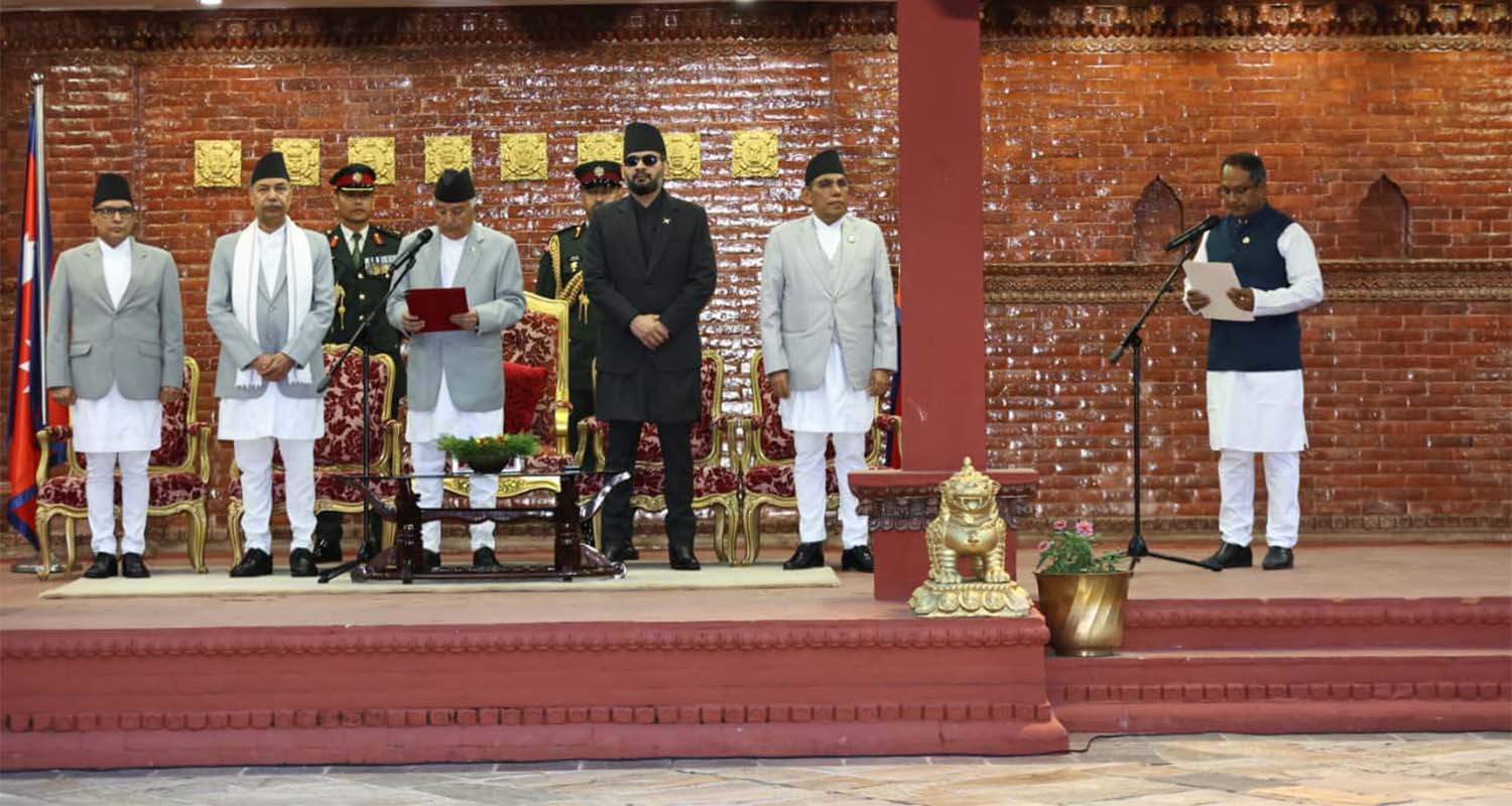 दीपक साहले लिए उद्योगमन्त्रीको शपथ