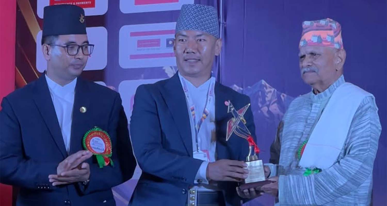 फेसन शिक्षामा योगदान पुर्‍याएका फुपु तेन्जिङ शेर्पा सम्मानित