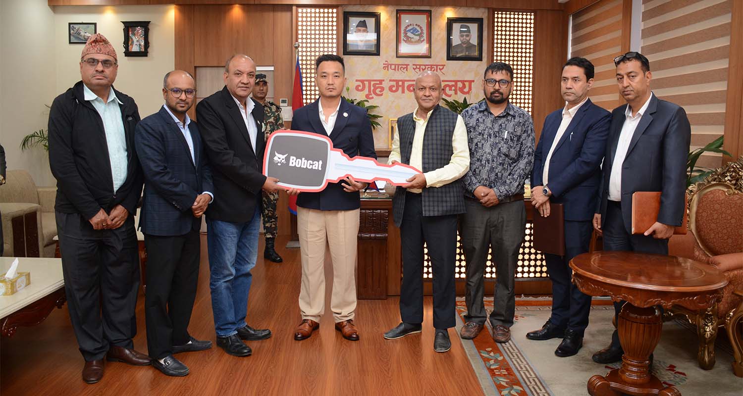 भोटेकोशी बाढीपीडितको उद्धार र पुन:स्थापनाका लागि डुसान बोबक्याटद्वारा १० करोडभन्दा बढीका उपकरण सहयोग