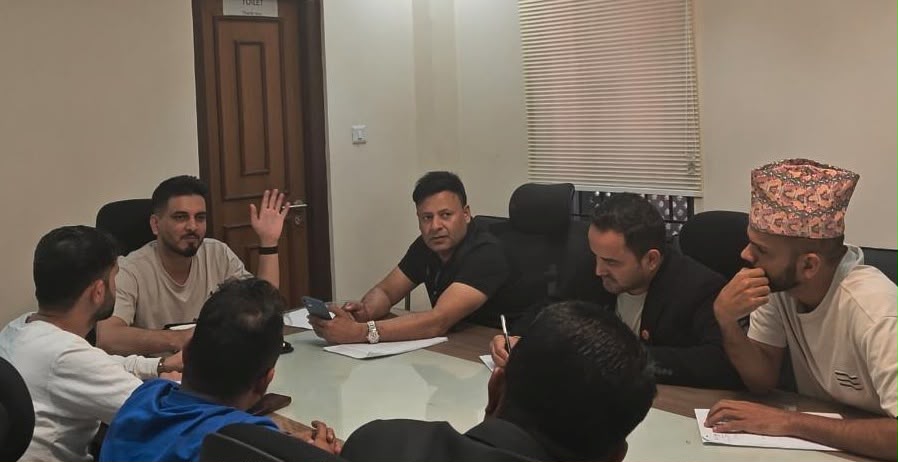 बाढी प्रभावित जनप्रतिनिधिहरुसँग मन्त्री लम्सालको छलफल