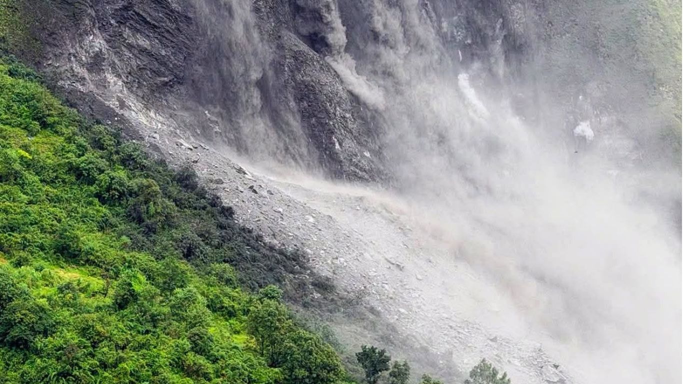 दार्चुलामा पहिरोले चौलानी नदी आधा थुनियो, तटीय क्षेत्रमा सतर्कता अपनाउन आग्रह