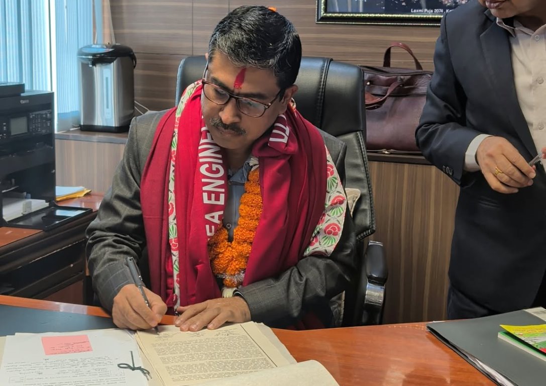 नवनियुक्त कार्यकारी निर्देशक श्रेष्ठले सम्हाले पदभार
