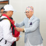 पोखराबाट पहिलो उडानमा दुबई जाने यात्रुलाई नगर प्रमुख आचार्यले गरे बिदाई