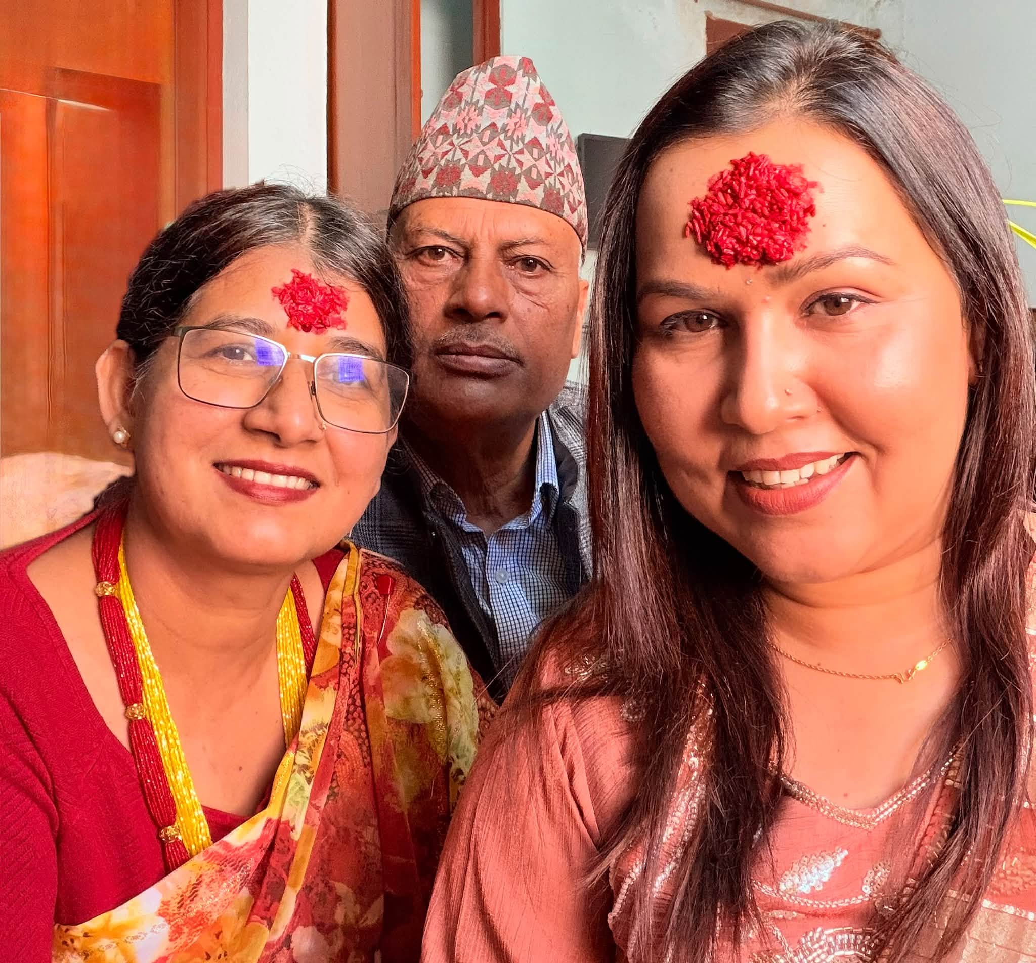 एमालेकी पूर्व सचेतक सुनिता बरालले काठमाडौंमा मनाइन् दसैँ