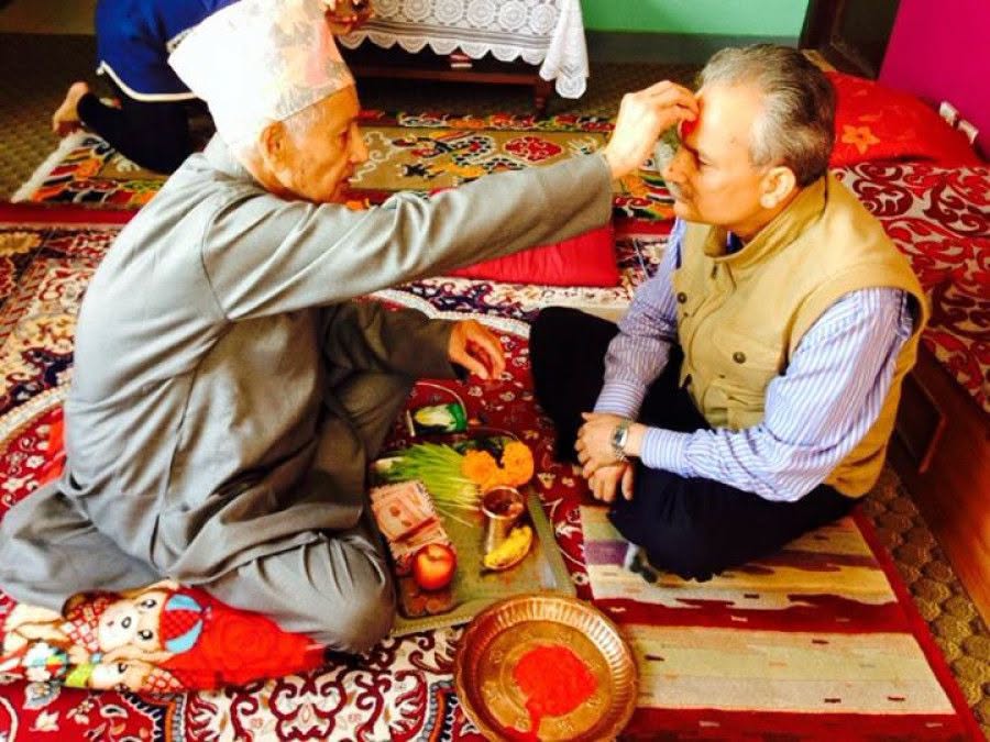 बाबुराम भट्टराईले पुरानो तस्बिर सेयर गर्दै सम्झिए विगतको दसैँ