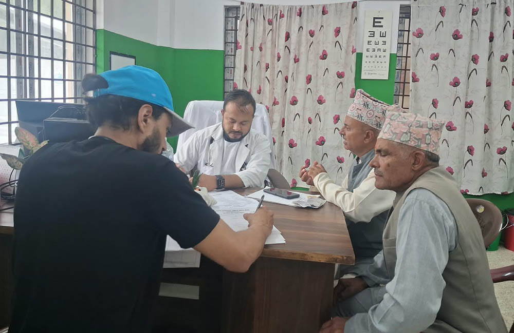 बाढी प्रभावित क्षेत्रमा गंगालालद्वारा नि:शुल्क मुटु परीक्षण