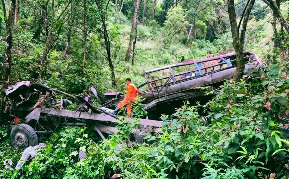 पोखरामा स्कुल बस दुर्घटना : मृतक ५ मध्ये ४ जनाको सनाखत