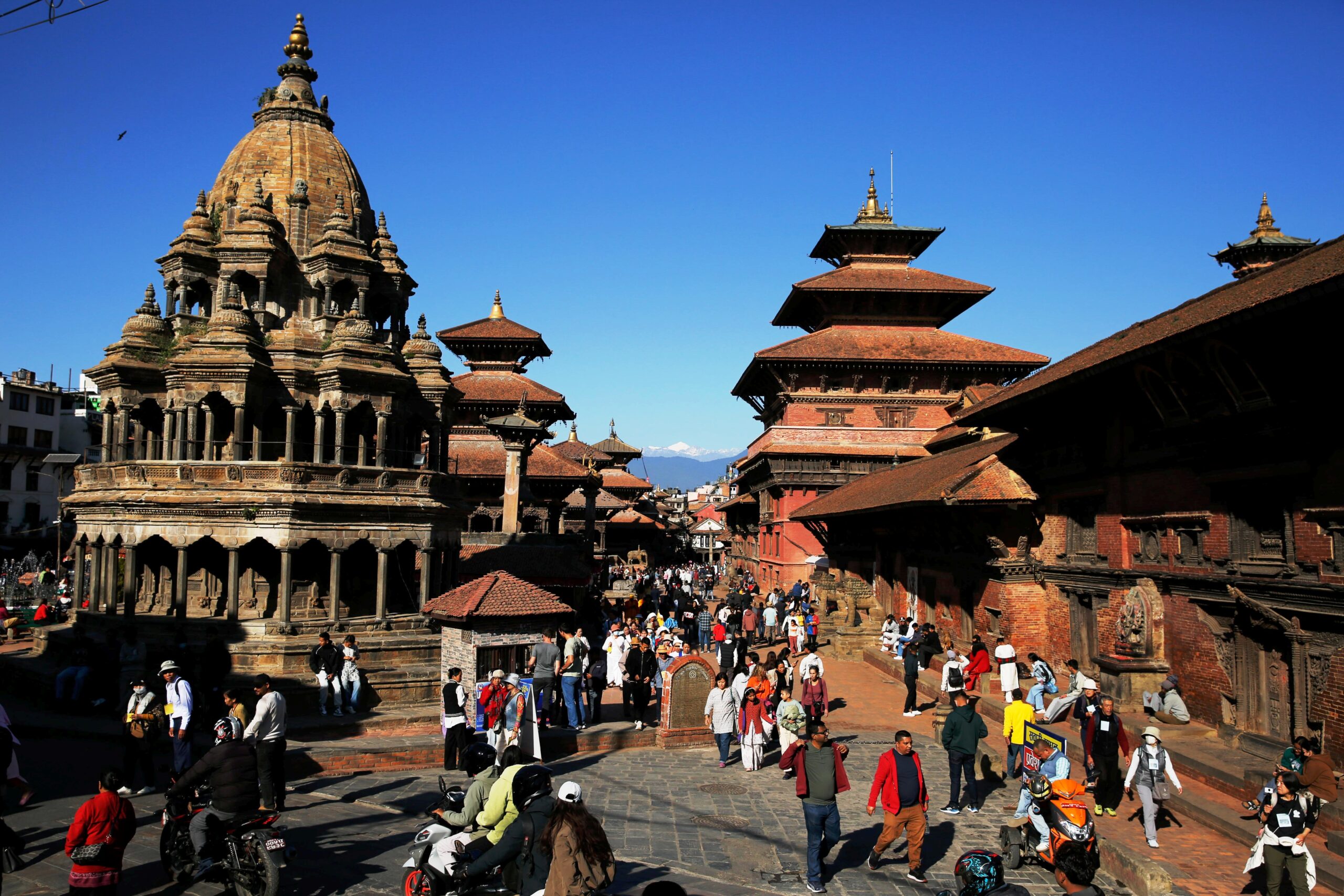 पाटन दरबारको मूलचोकमा ठेचोको नवदुर्गा नाच प्रदर्शन