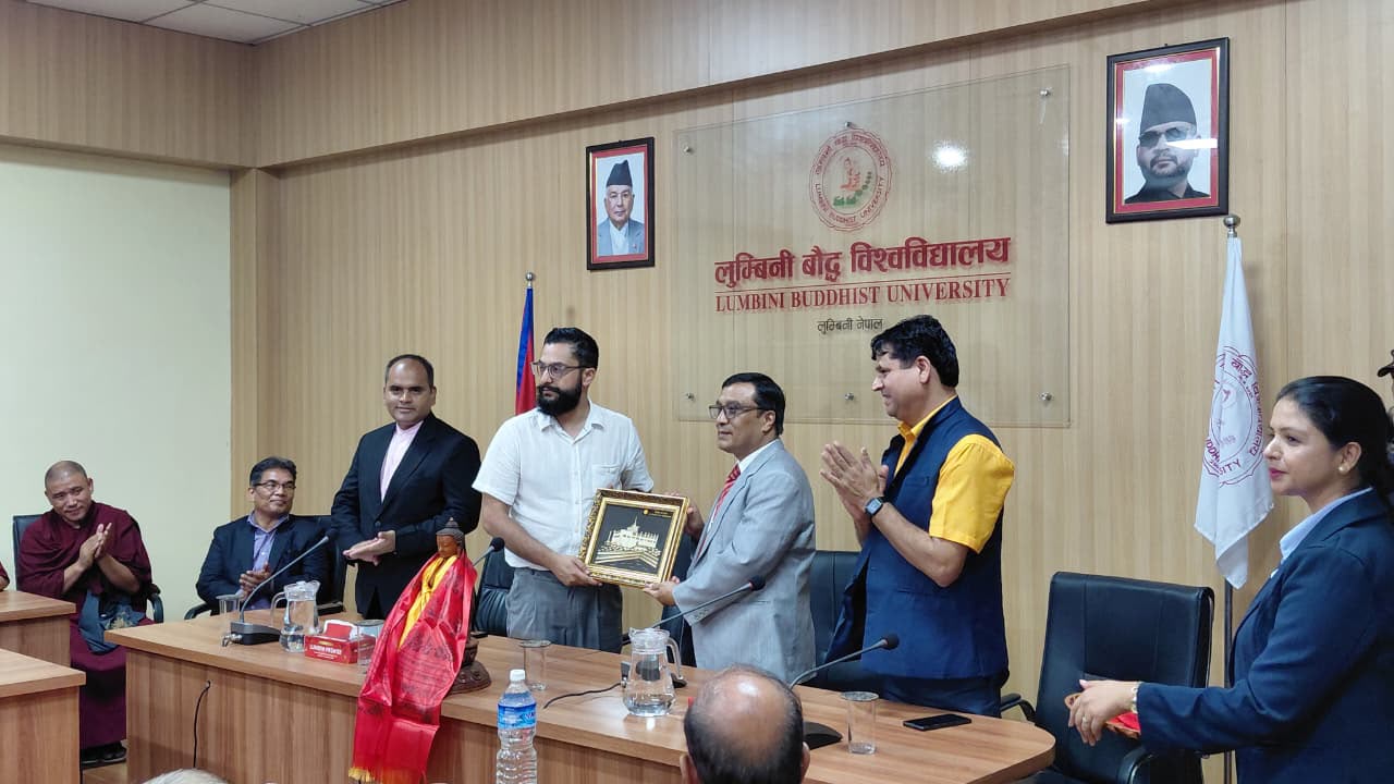 लुम्बिनी बौद्ध विश्वविद्यालयलाई विशिष्ट पहिचानसहित अघि बढाउन शिक्षामन्त्री पोखरेलको जोड