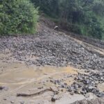 पहिरोले बिपी राजमार्ग अवरुद्ध, बुझेर मात्र यात्रा गर्न अनुरोध