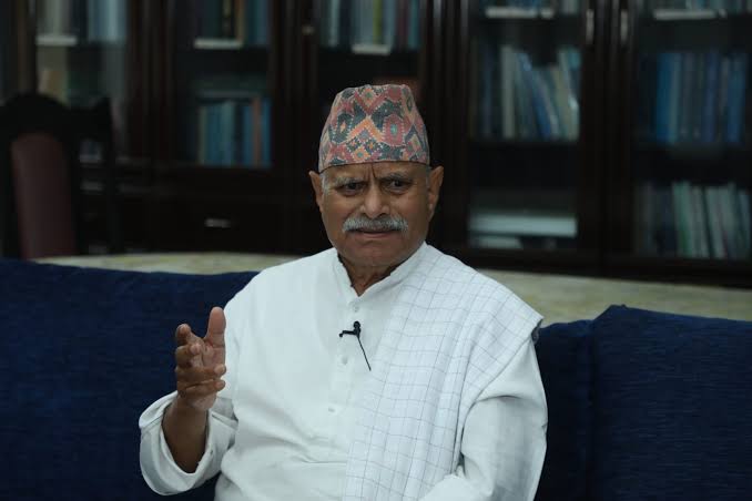 पुख्र्यौली गाउँ सपही पुगेर परिवारसँग दसैँ मनाए पूर्वराष्ट्रपति यादवले