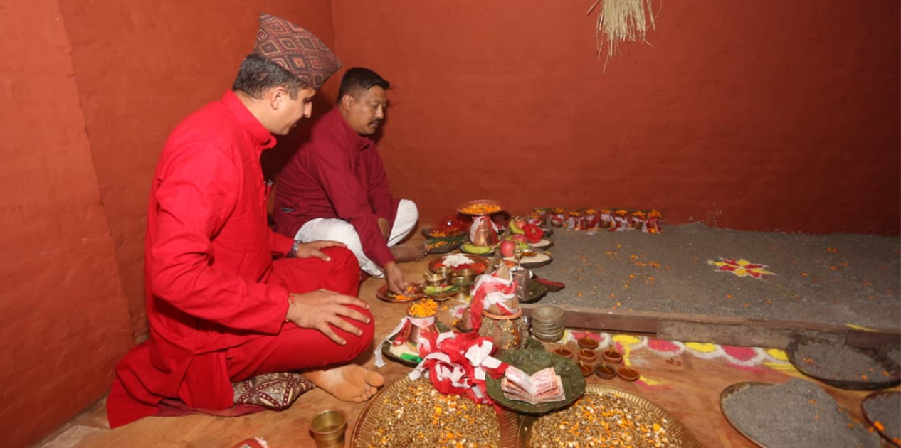 दसैं सुरू : हनुमान ढोकाको दसैं घरमा जमरा राखियो