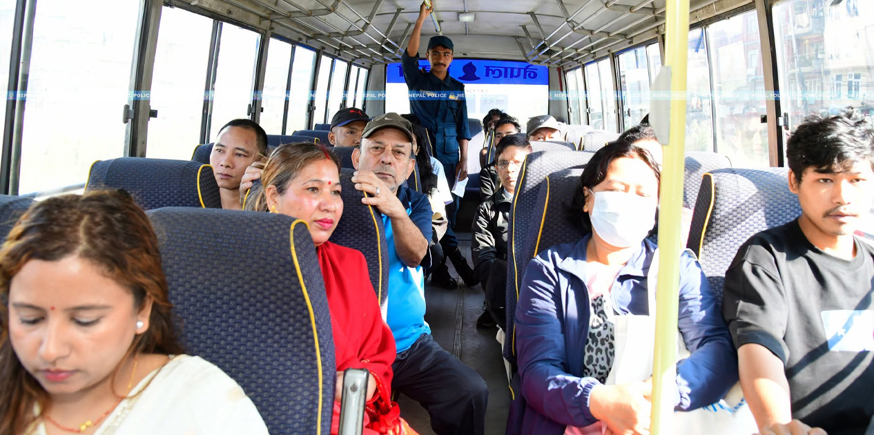 नेपाल प्रहरीको नि:शुल्क बस सेवाबाट दुई दिनमा १ हजार ४०६ यात्रु लाभान्वित